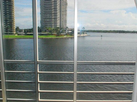 5th image of 44 Yacht Club Dr APT 312