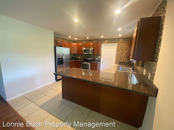 3rd image of 876 Hopwood Ln