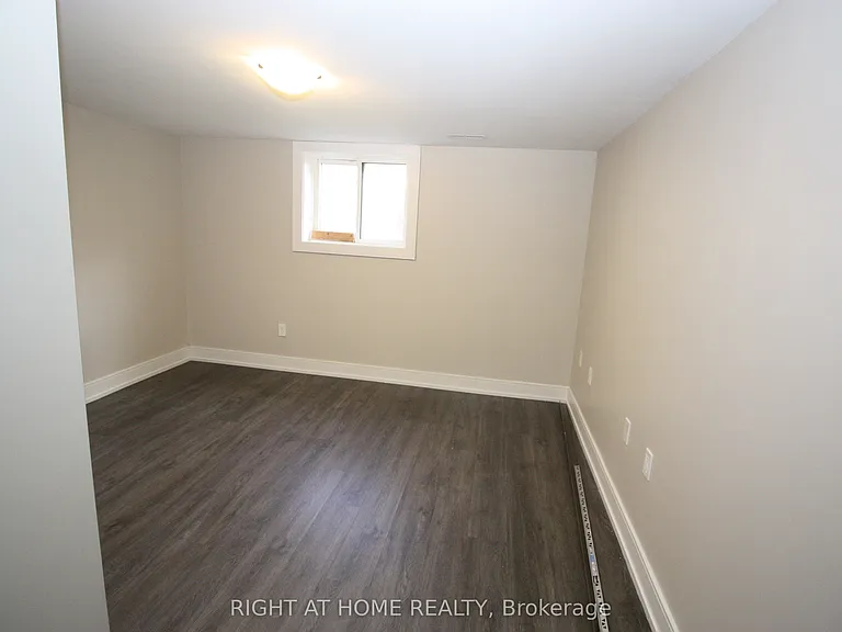 31 Northampton Dr #LOWER — Photo 7