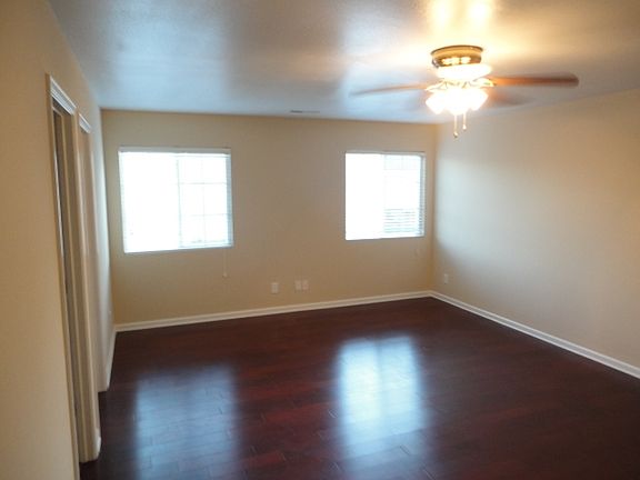 5th image of 105 Oak Knoll Dr