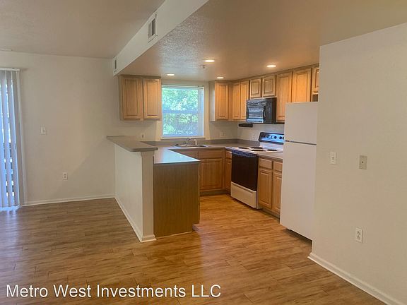 4th image of 845 30th St #9149135