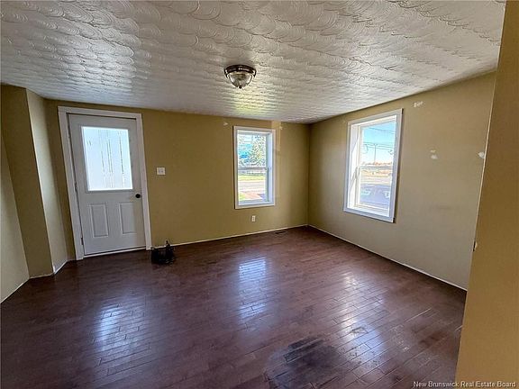 4th image of 453 Melanson Rd