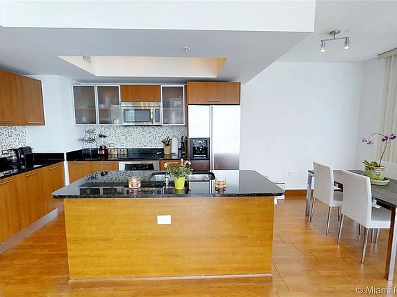3rd image of 480 NE 30th St APT 807