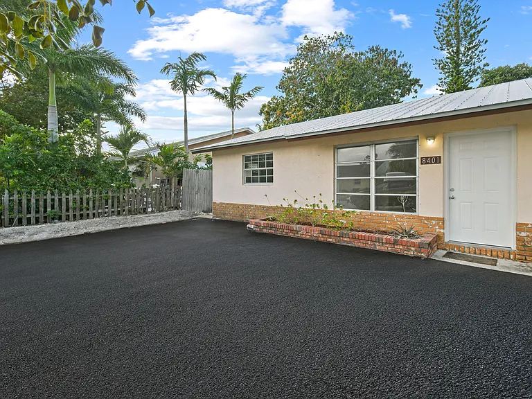 8401 SE Sunset St — Photo 2