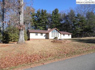 309 Oakview Dr, Jefferson, NC 28640