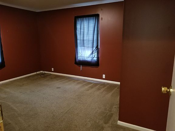 2nd image of 916 W Nezpique St