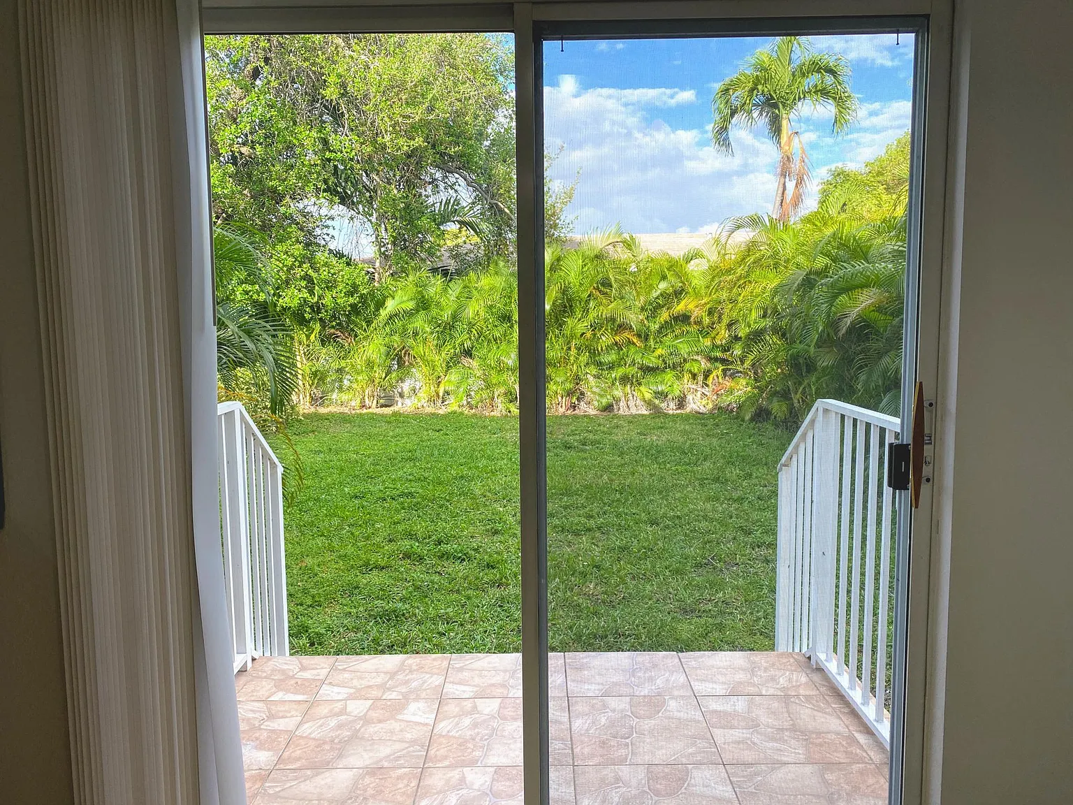 3 bed, 1200 sqft, $3,000 — Photo 2