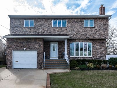 2808 Rosebud Ave, Merrick, NY, 11566