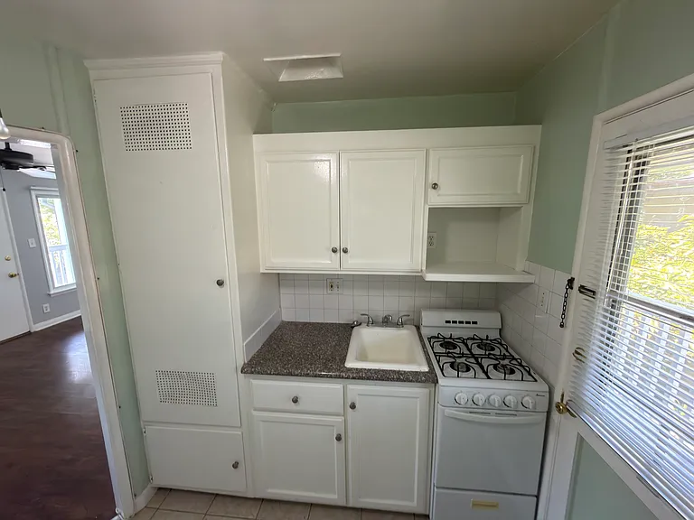 1841 Riverside Dr #STUDI0 — Photo 17