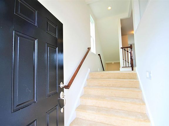 3rd image of 128 Admiral Ln
