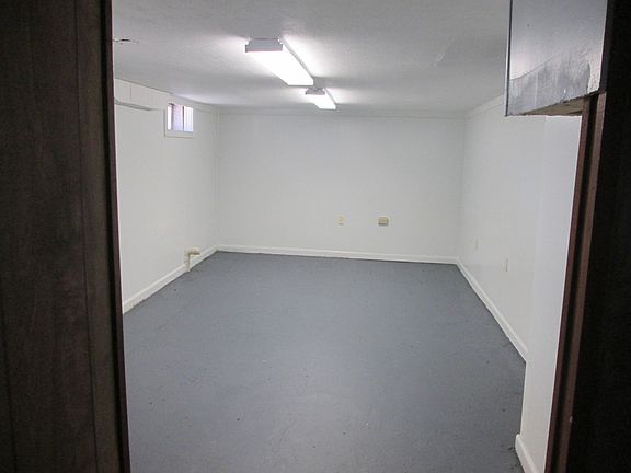 4th image of 853 Lawrence Ave
