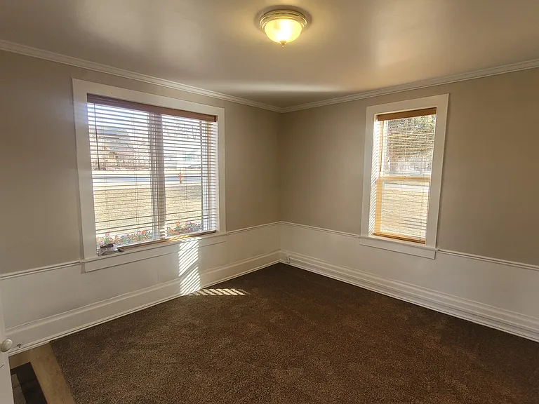 150 E Main St — Photo 15