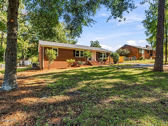 3rd image of 802 Roberdel Road