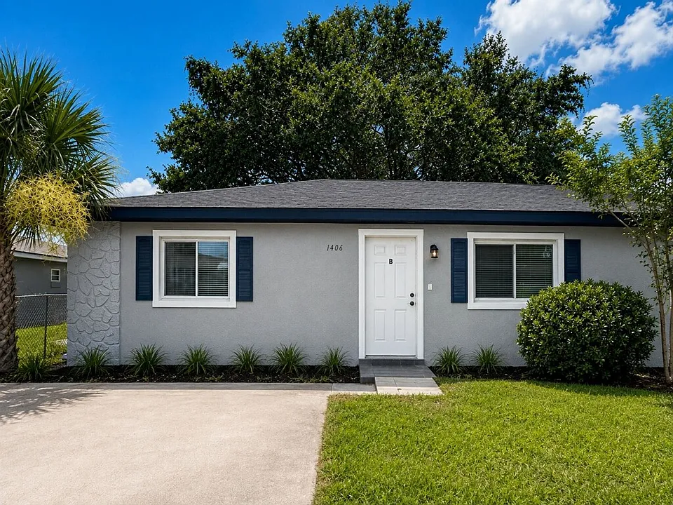 1406B Crystal Ct