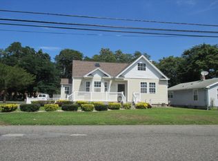 21 Vernon St, Patchogue, NY 11772