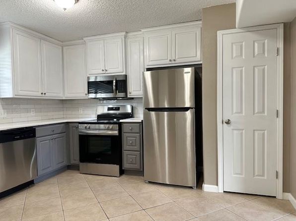 224 Parkside Dr, Bridge City, TX 77611