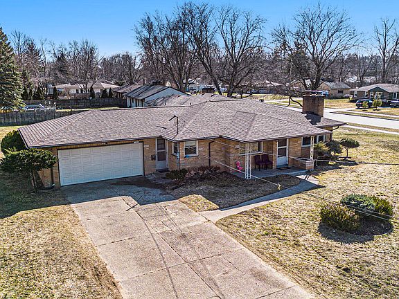 2nd image of 1408 Meadowlane Dr SE