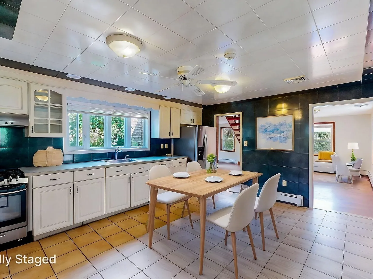 3 bed, 2.0 bath, 1850 sqft, $4,000 — Photo 3