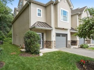 1 N Ridge Cir, East Hanover, NJ 07936