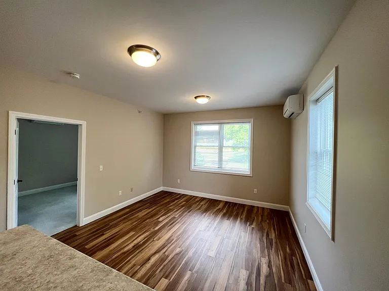394 Main St #EIGHT — Photo 16