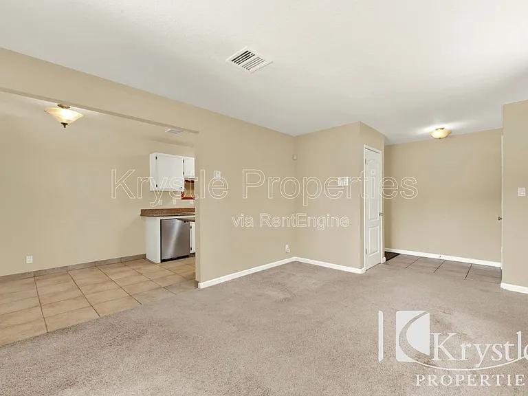 544 Fleming Ave E — Photo 11