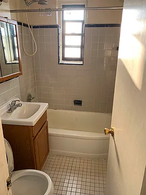 Rented by Queens Apartments Realty LLC | media 6