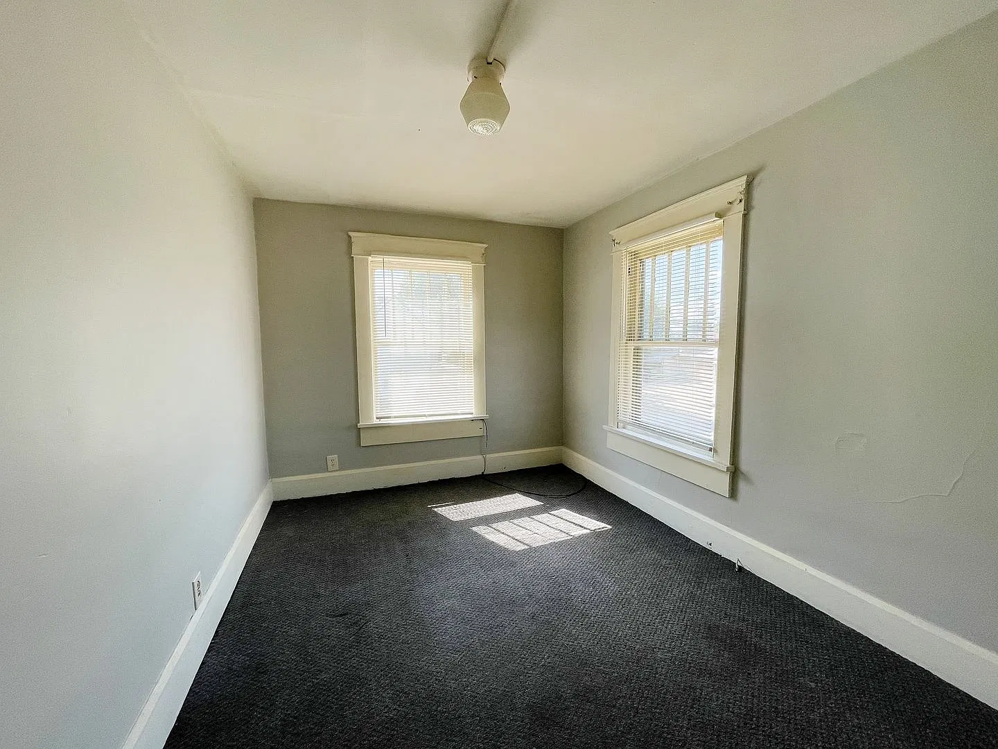 218 S Martin Ave — Photo 3