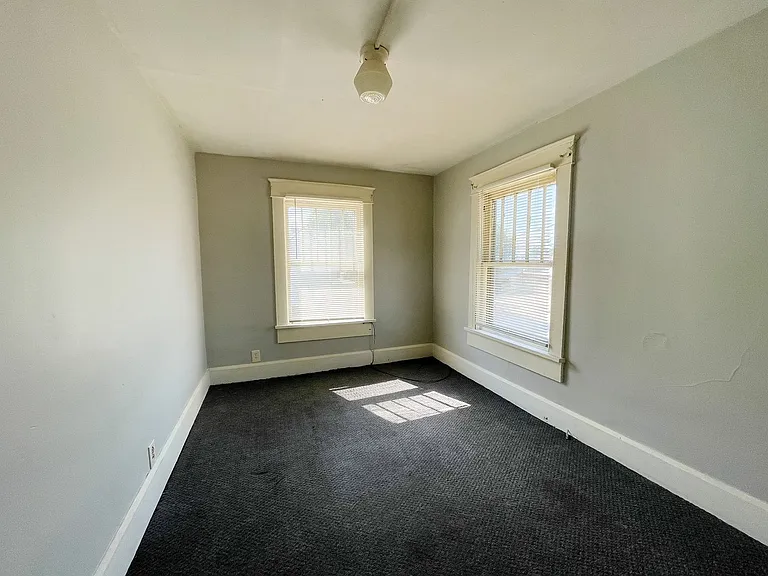 218 S Martin Ave — Photo 2