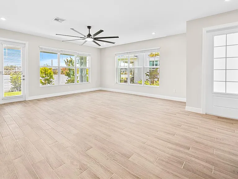 3542 NW Solange Ct — Photo 14