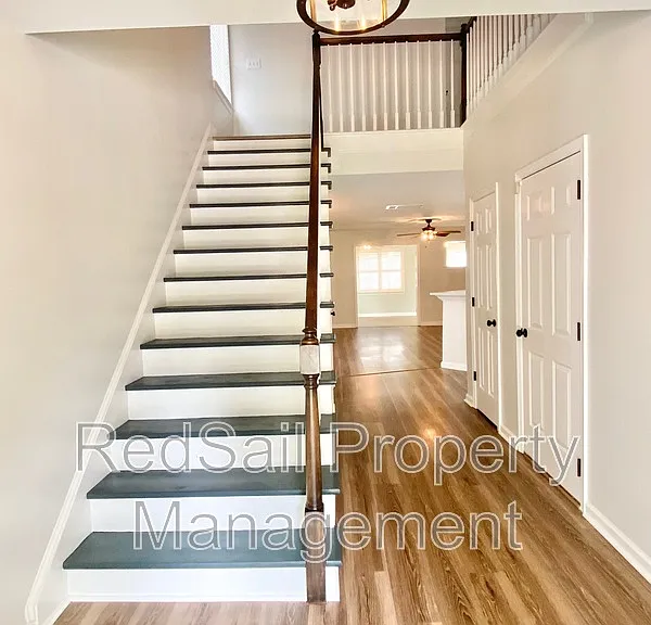 100 Zinfandel Rd — Photo 3