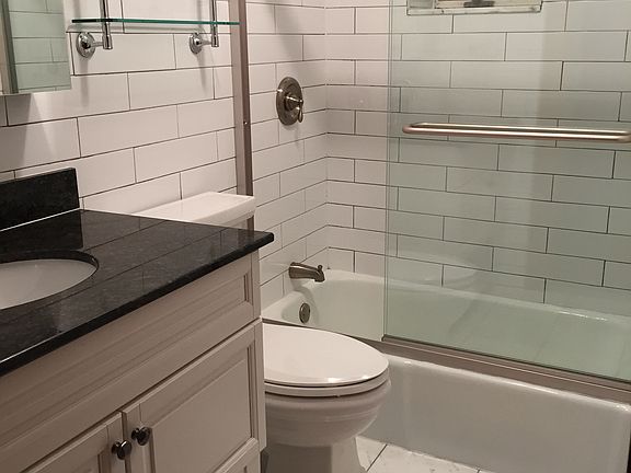 3rd image of 439 1st St APT 3L