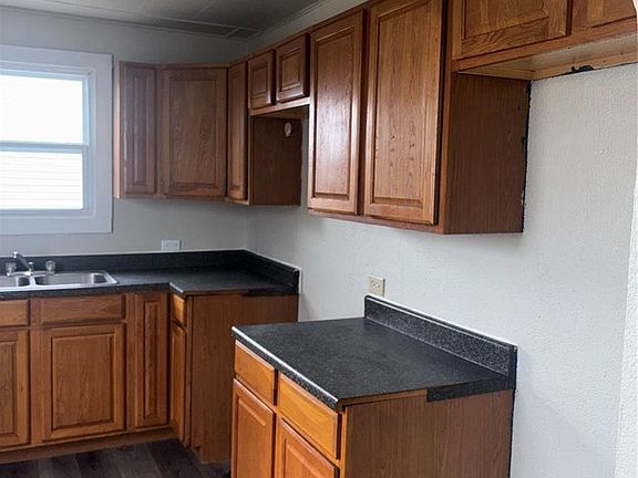 5th image of 408 Park Dr