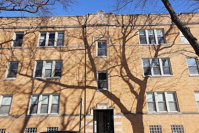 1st image of 1516 W Waveland Ave #2