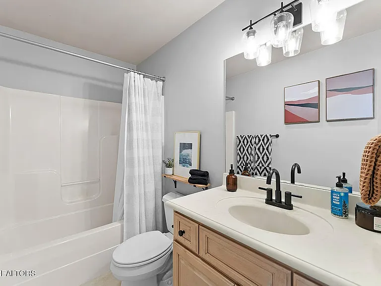 9607 Levens Way — Photo 32
