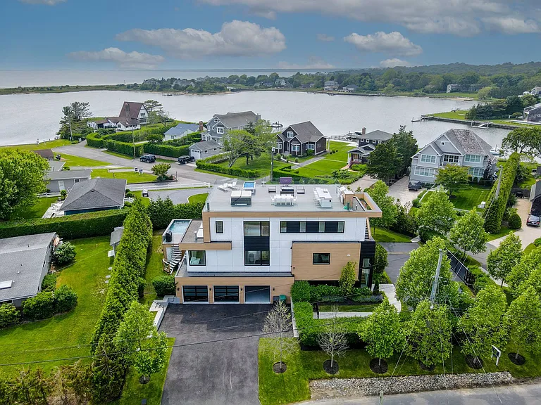 8 Middle Pond Ln — Photo 16