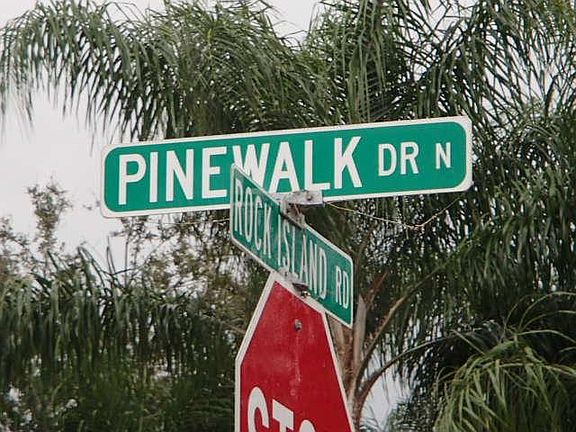 5th image of 3430 Pinewalk Dr N APT 621
