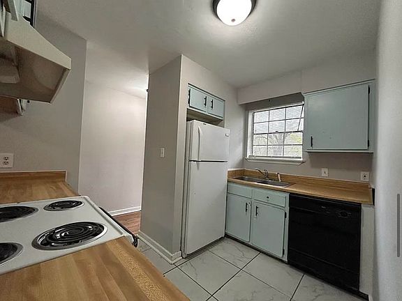 5th image of 3234 Nekoma Ln