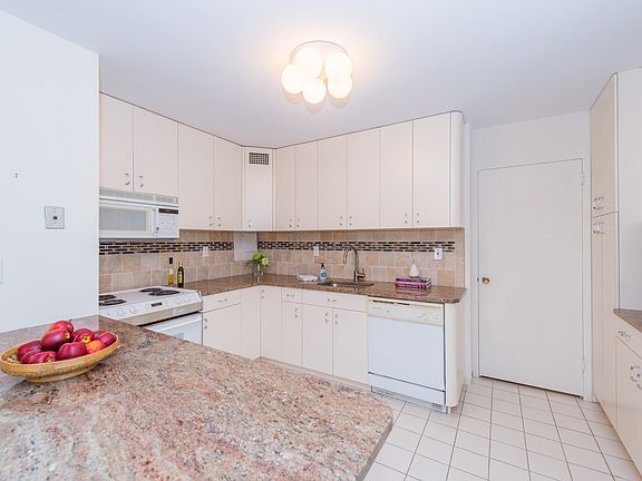 5th image of 1 Claridge Dr APT 318