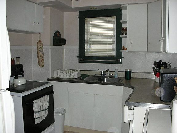 Bright kitchen!
