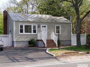 352 Mooney Pond Rd, Farmingville, NY 11738