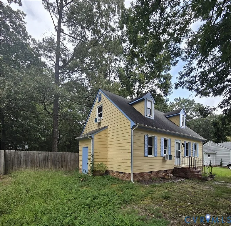 4 bed, 2.0 bath, 1324 sqft, $2,400 — Photo 2