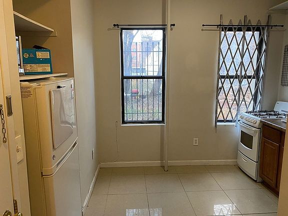 3rd image of 57 Bartlett Pl #1R