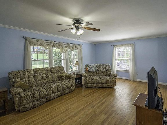 4th image of 244 Holly Dr