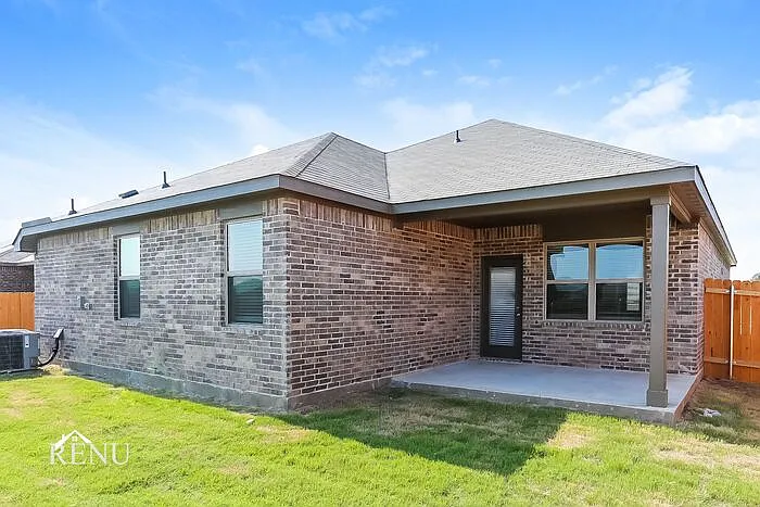 3 bed, 2.0 bath, 1951 sqft, $2,480 — Photo 3