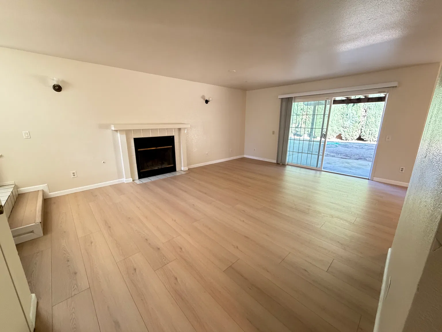 3 bed, 1264 sqft, $2,400 — Photo 2