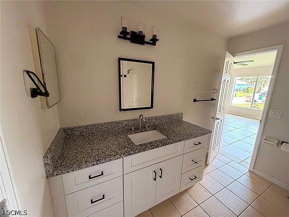 4th image of 403 SW 30th Ave