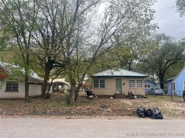 712 W Chestnut St, Stilwell, OK 74960