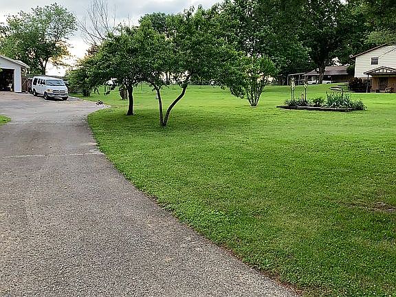 4th image of 145 Alberta Dr