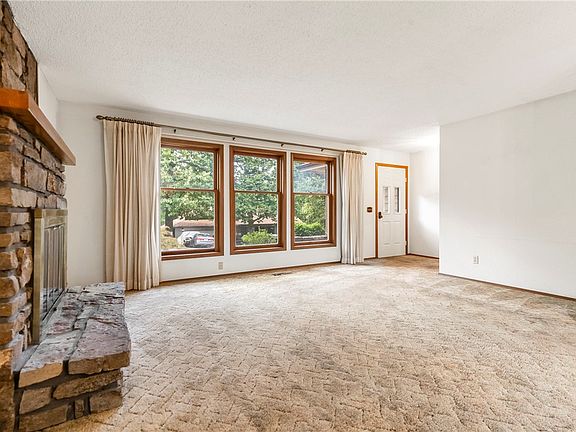 2nd image of 1 Dolphin Cir