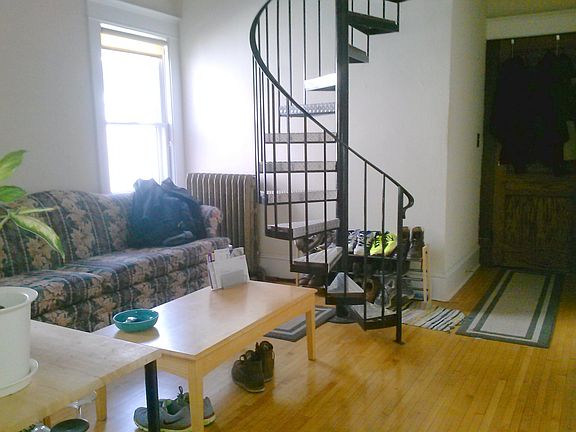 4th image of 2406 Fremont Ave S #6
